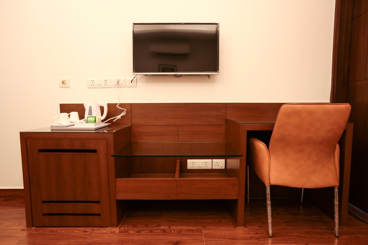 Css Abode Hotel Noida Exterior photo